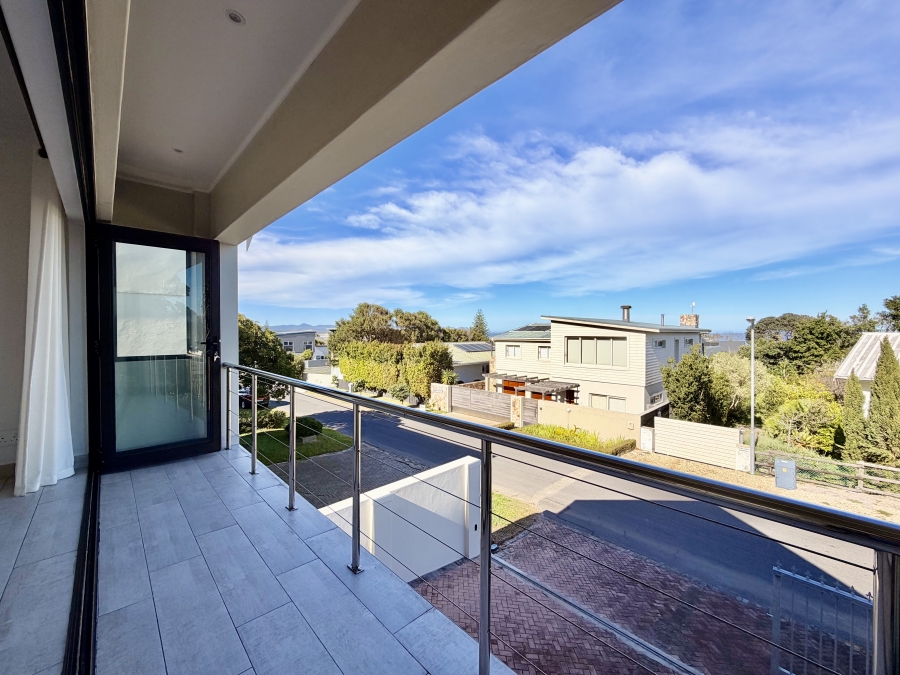 3 Bedroom Property for Sale in Voelklip Western Cape